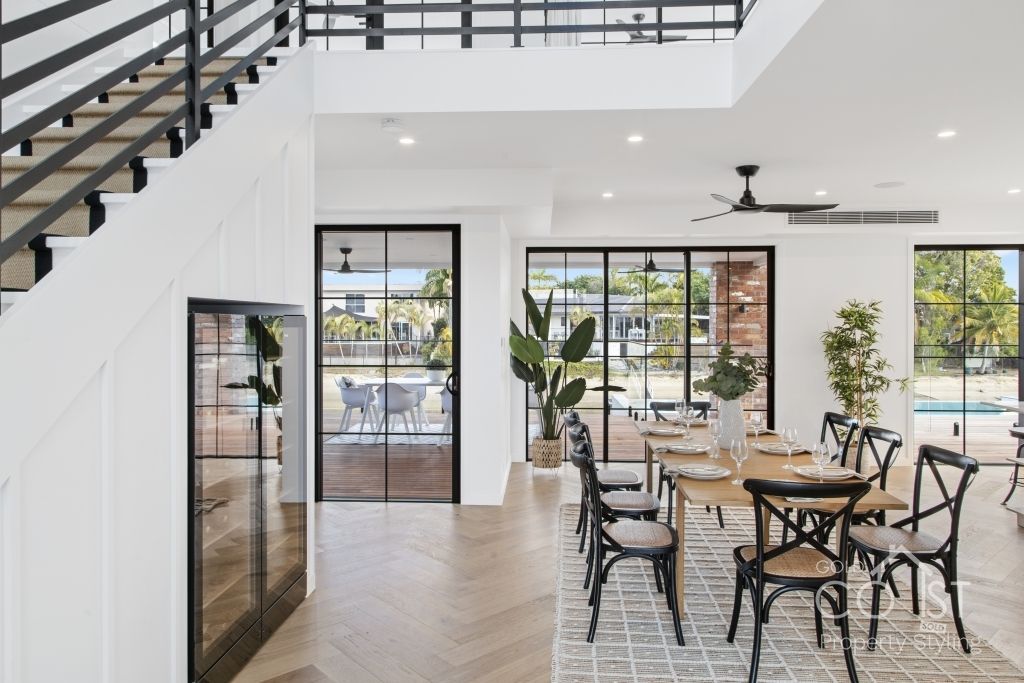 There is a dining room table and chairs in the middle of the room.