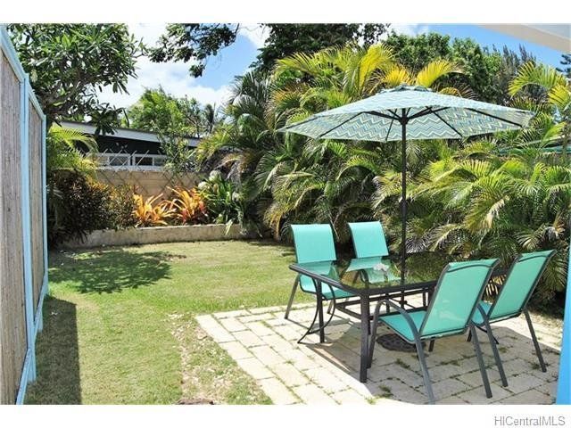 180 Aumoe Rd outside table