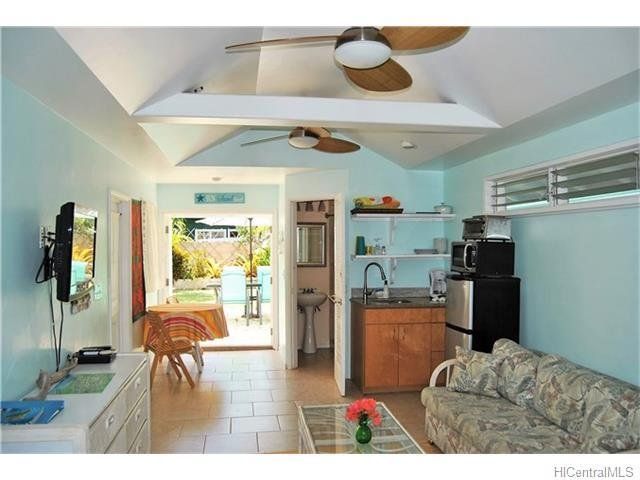 180 Aumoe Rd living area