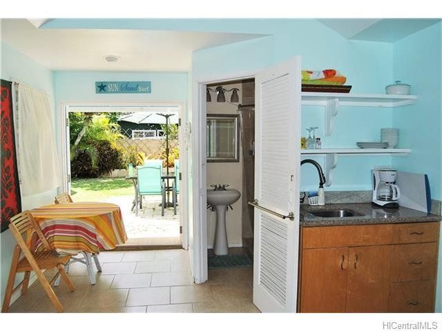 180 Aumoe Rd living area close