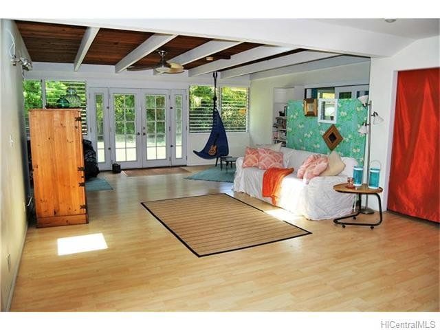 180 Aumoe Rd living area