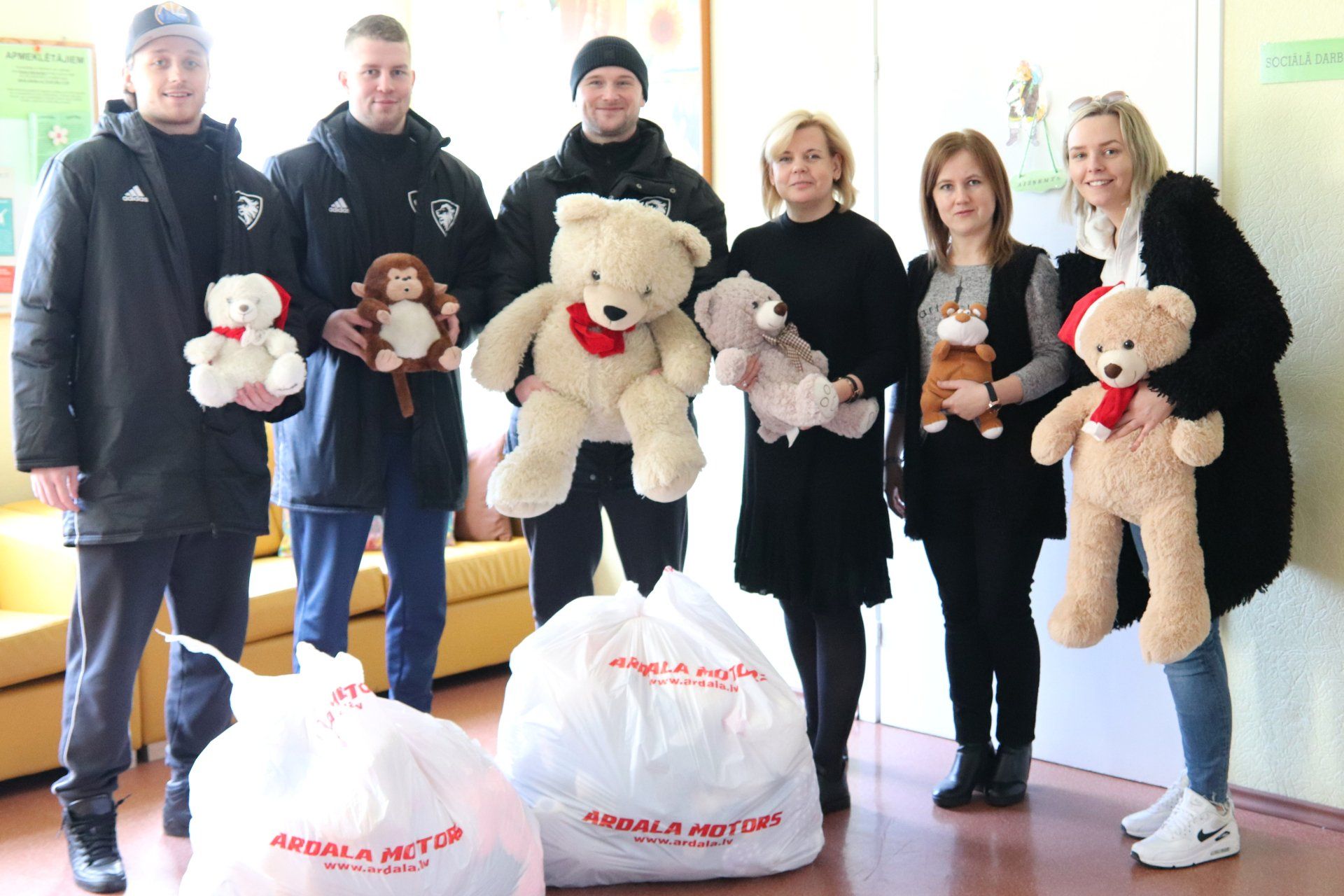 palīdzības sniegšana, ziedot krīzes centram, ziedot nelabvēlīgām ģimenēm