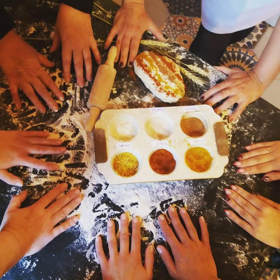 krīzes centra nodarbības, nodarbības krīzes centrā maizes terapija, bērni, jaunieši