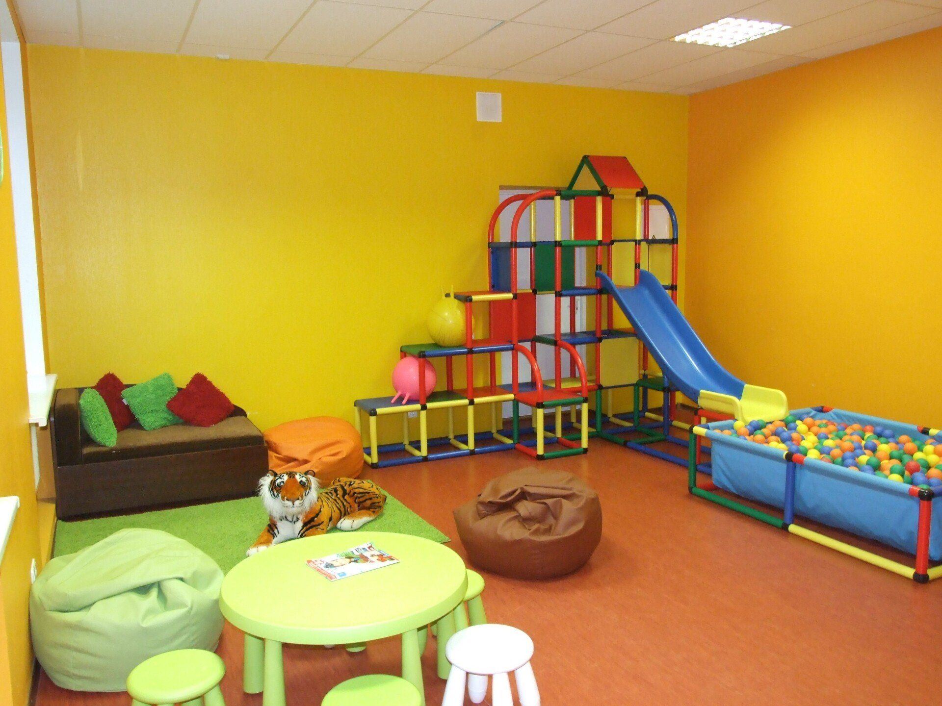 tētis, ģimene, maznodrošināti, sociāla aprūpe, sociālais darbinieks