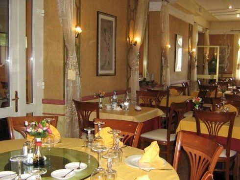 Tavoli nella pizzeria e ristorante
