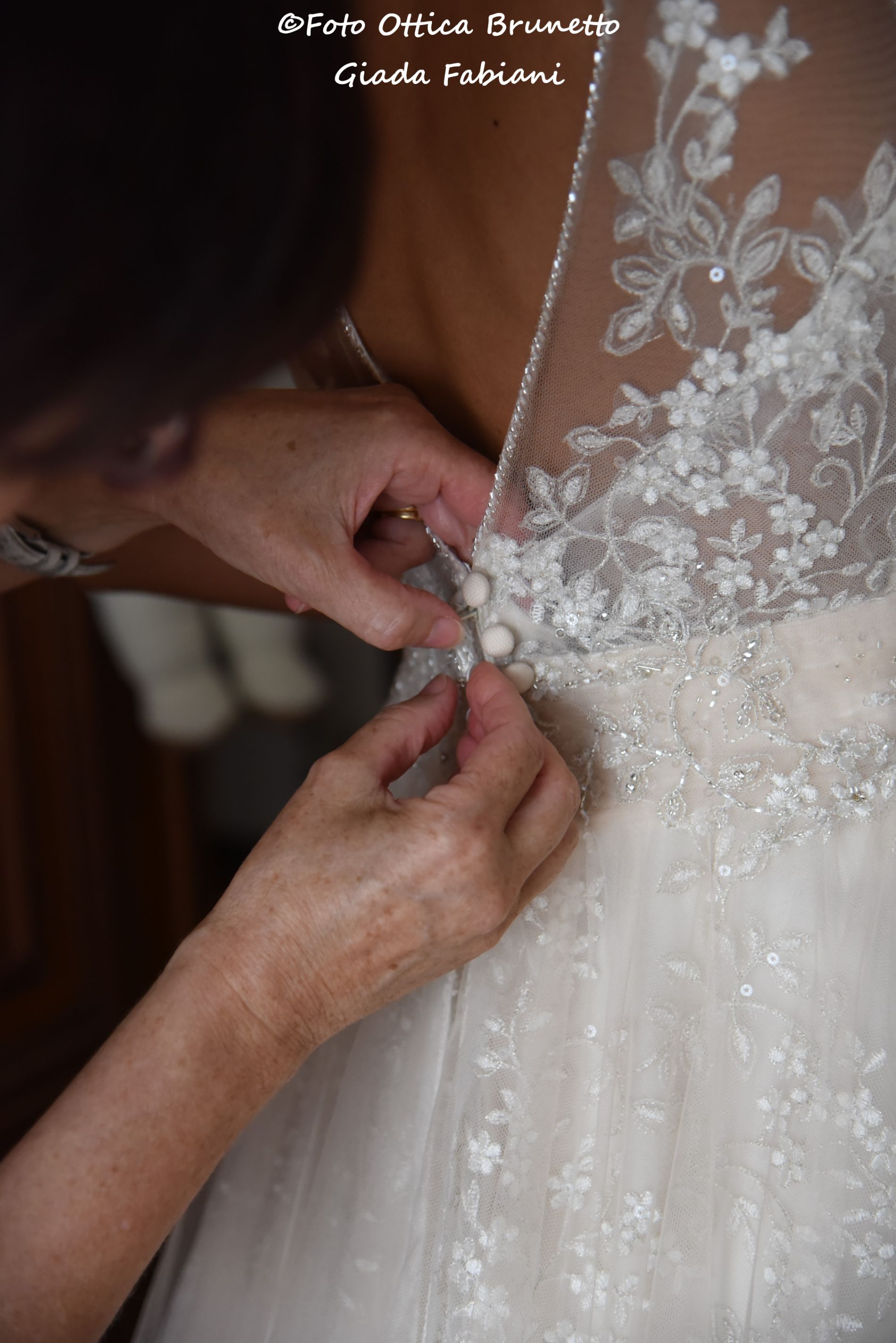 book fotografico mentre la sposa si prepara