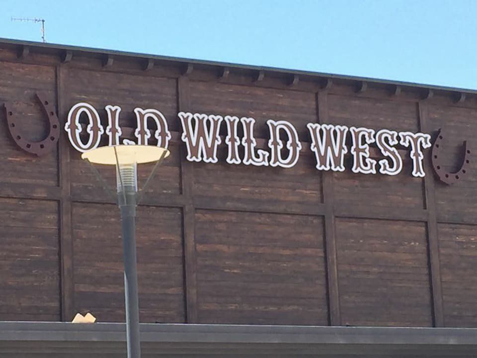 insegne con logo personalizzato