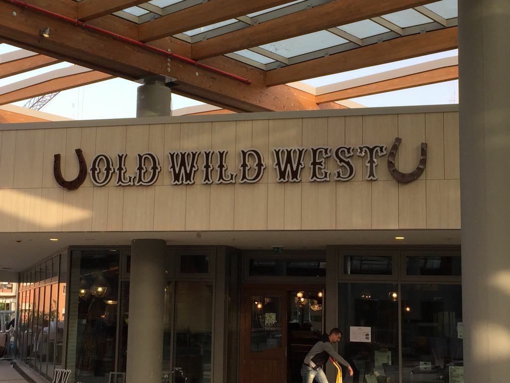 insegna per Old Wide West