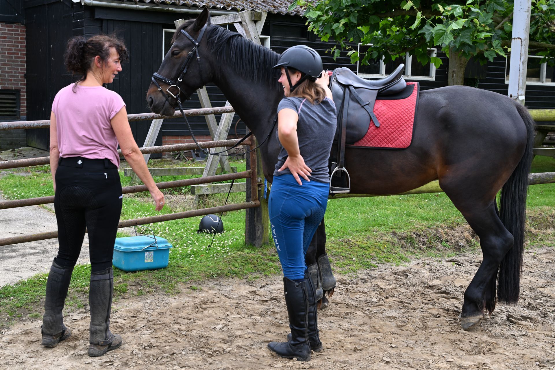Anne tijdens het lesgeven