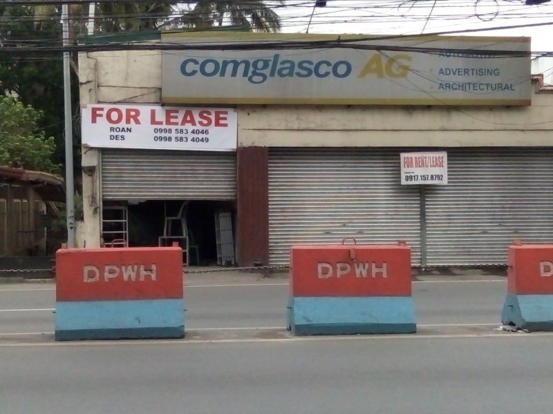 A store front with a sign that says for lease