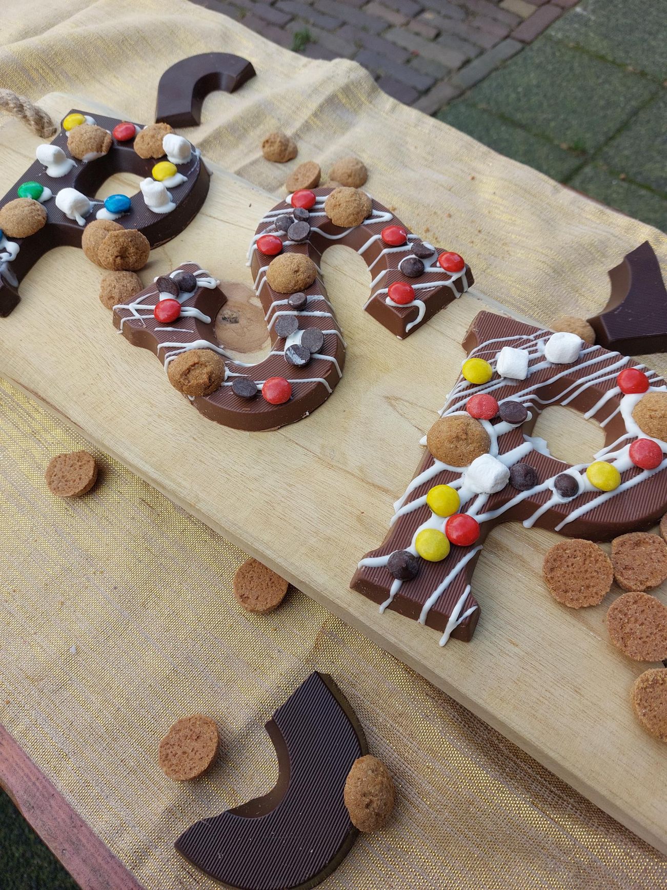 Chocolade letter versieren 