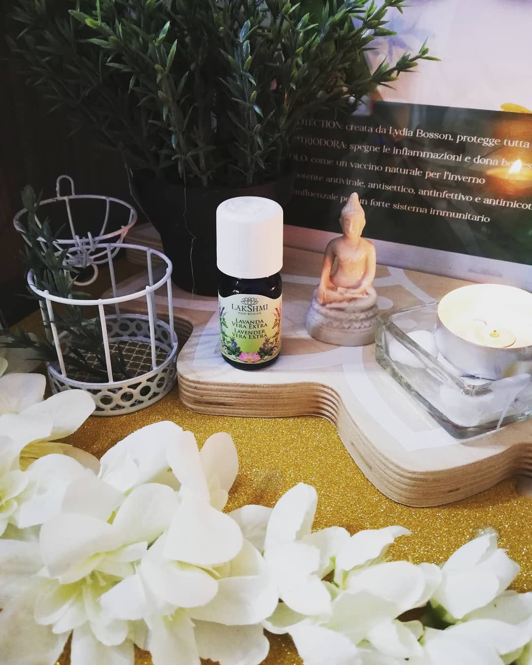 candela e olio essenziale di lavanda per massaggi