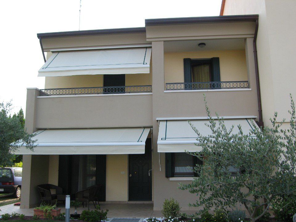 Tende da sole bianche