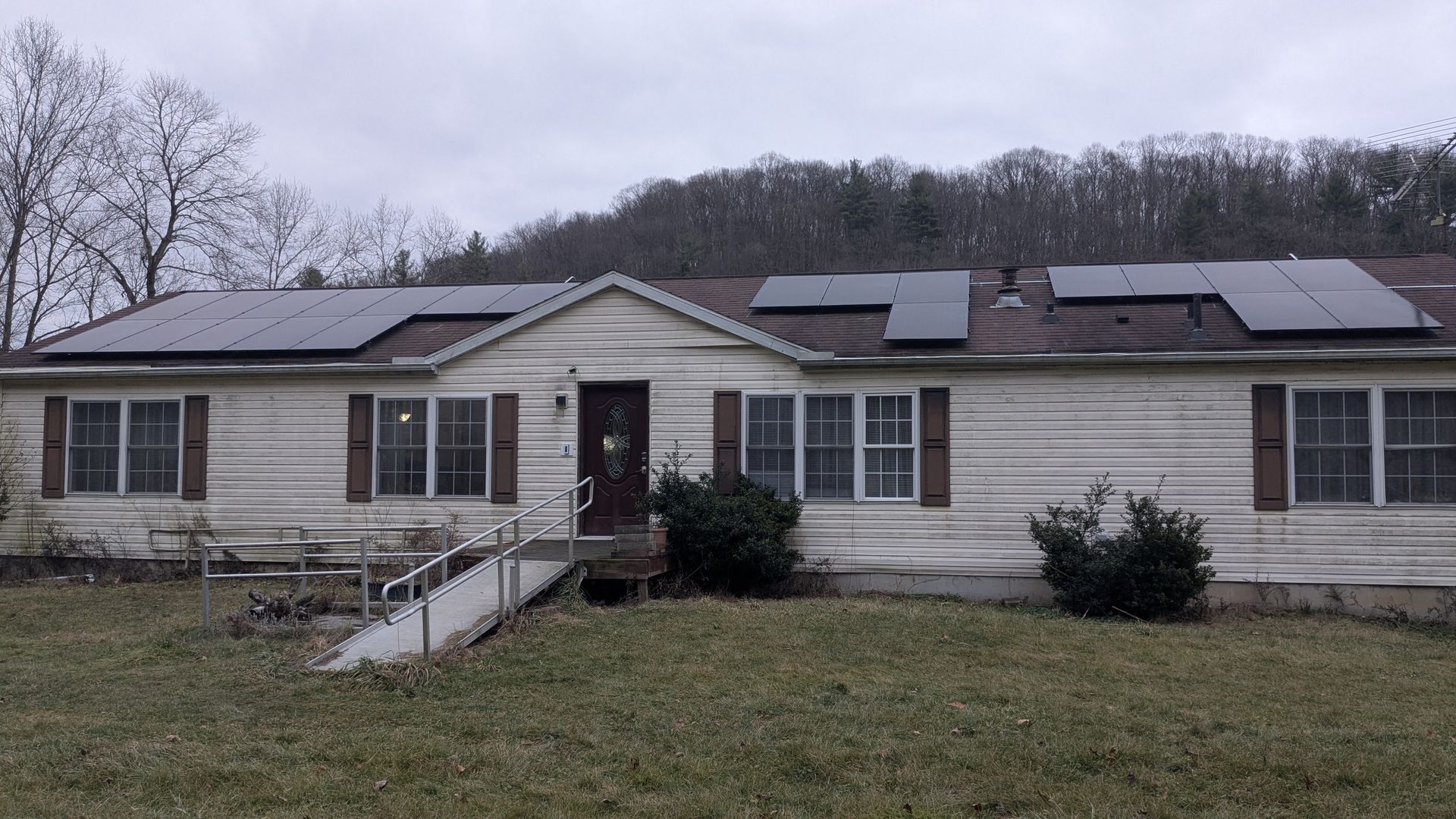 A mobile home with solar panels on the roof.