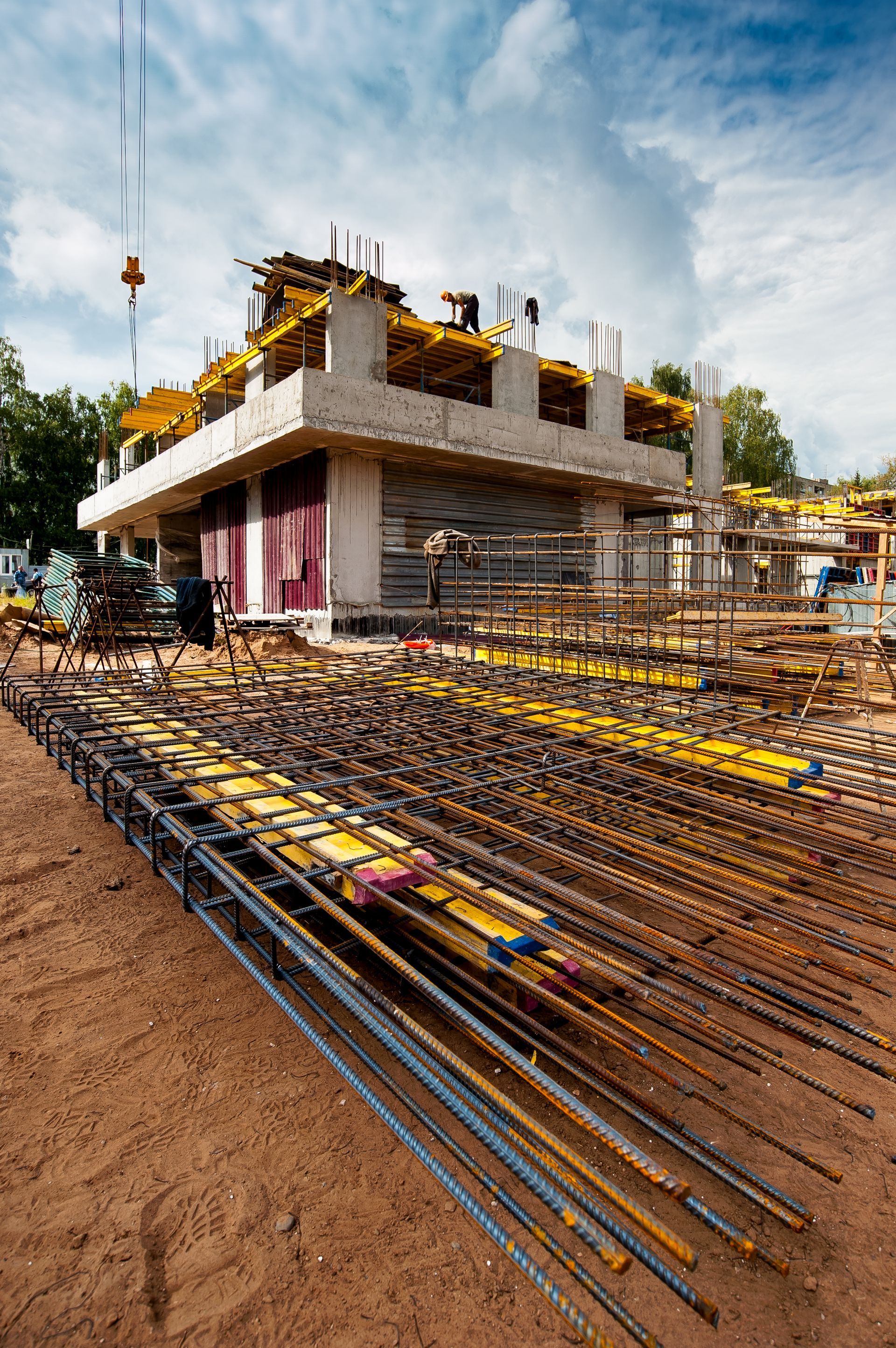 A large building is being built on a construction site.