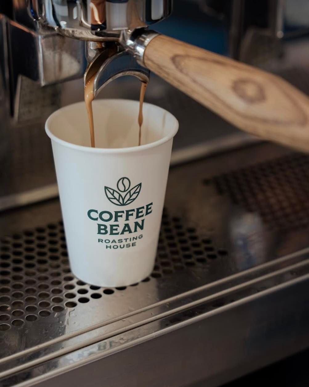 Coffee Bean Roasting House expresso extraction into a take away coffee in Dubbo