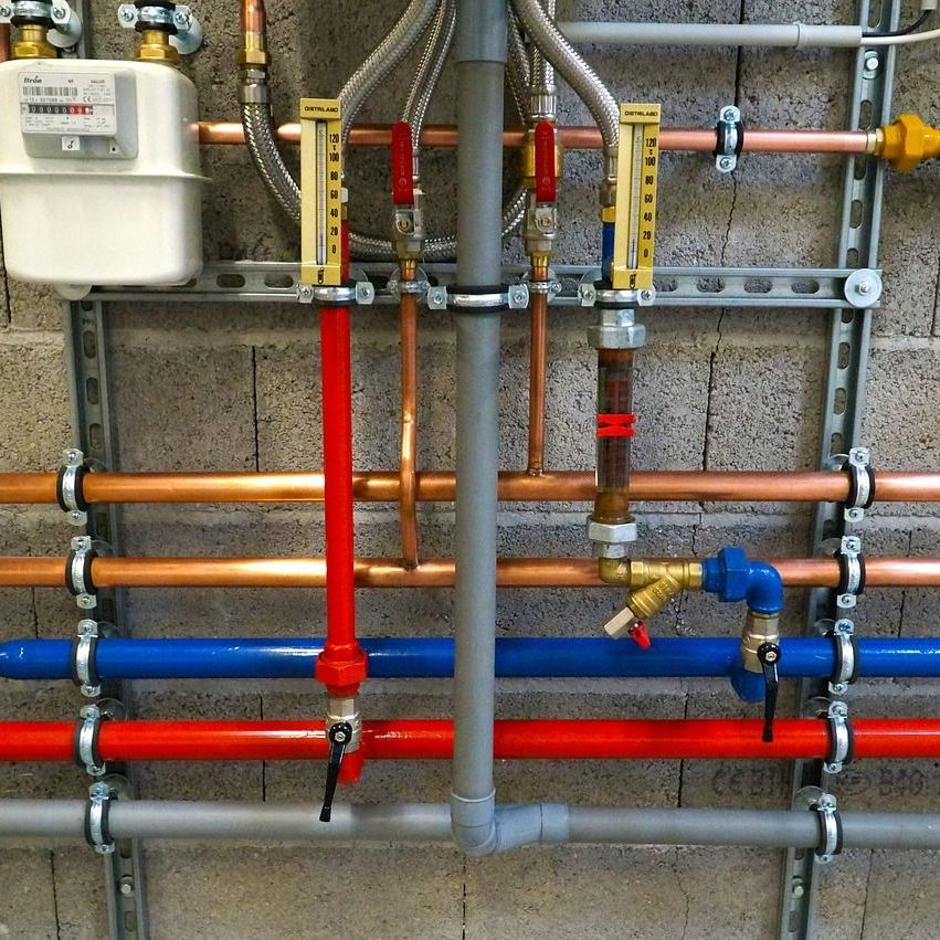 Red and blue pipes are connected to a gas meter