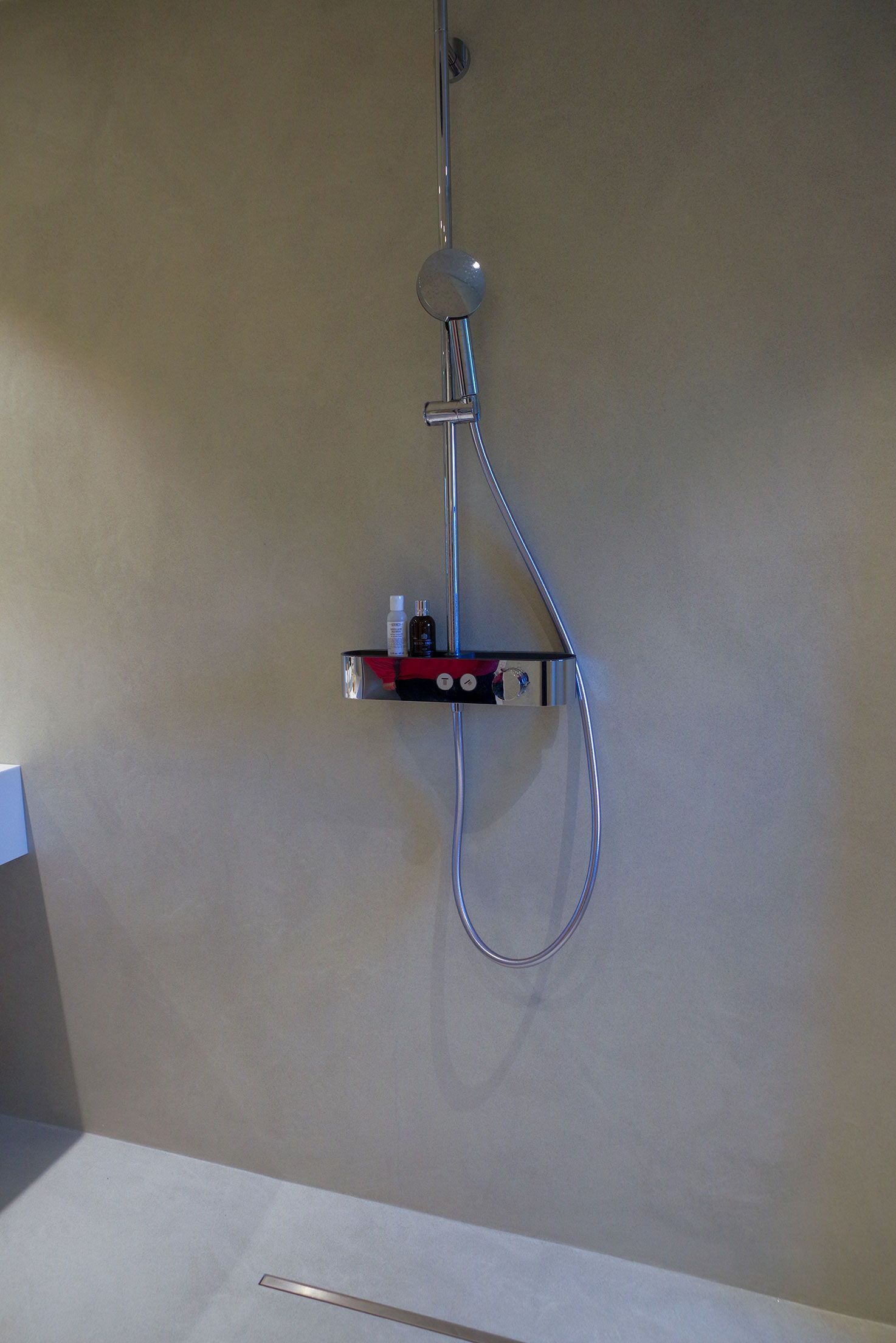 Errelab harsgebonden microcement Basalto effect