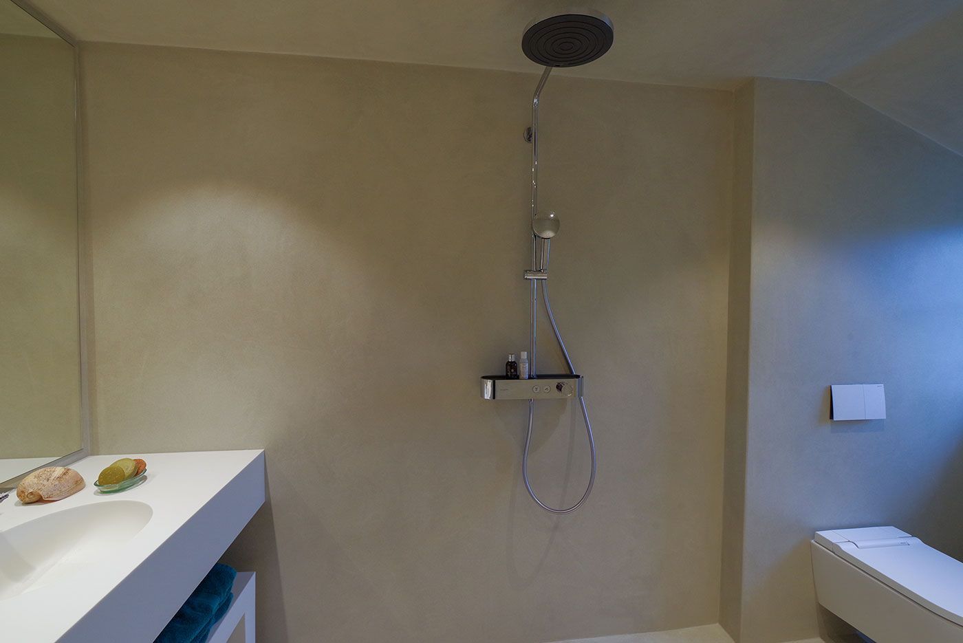 Errelab harsgebonden microcement Basalto effect