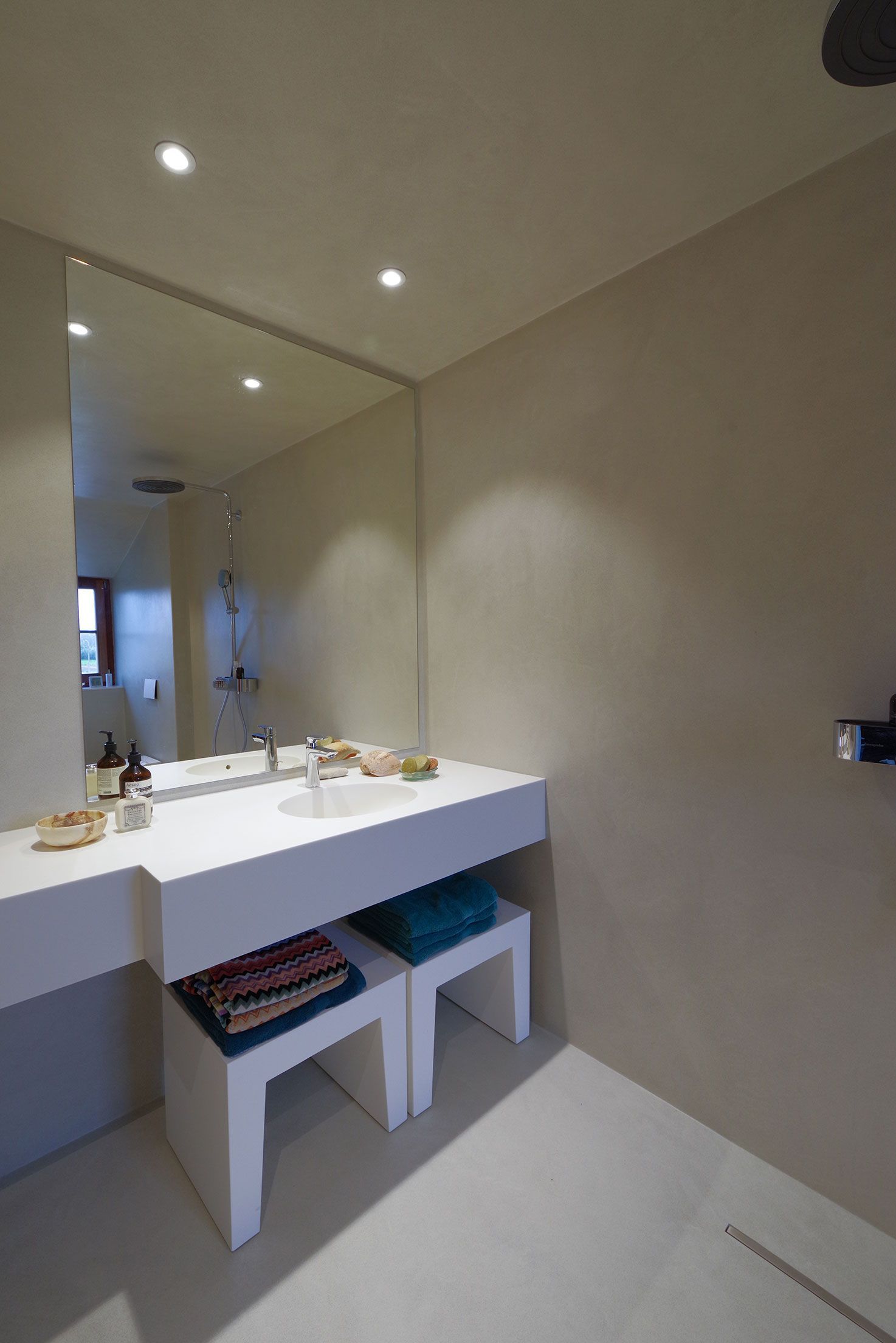 Errelab harsgebonden microcement Basalto effect