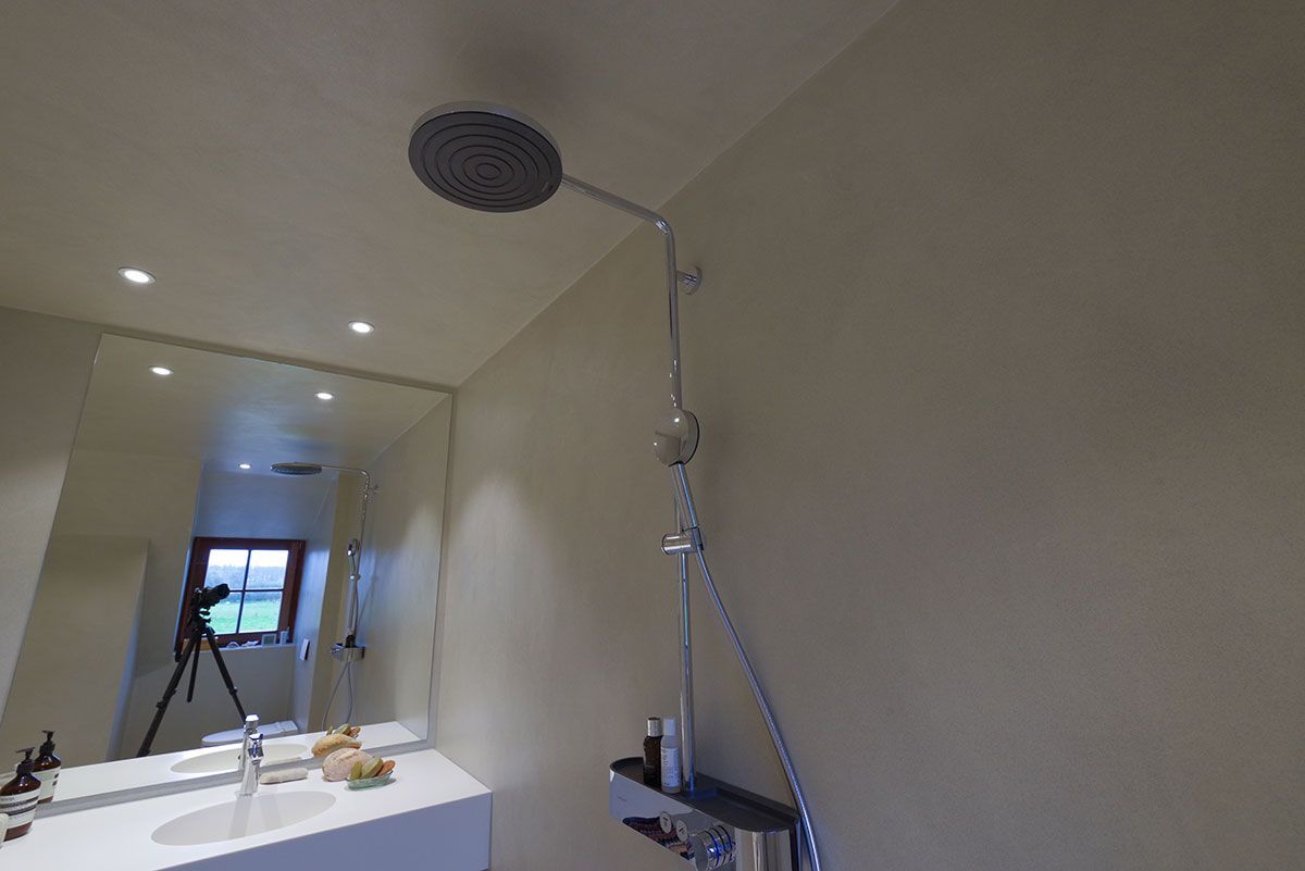 Errelab harsgebonden microcement Basalto effect