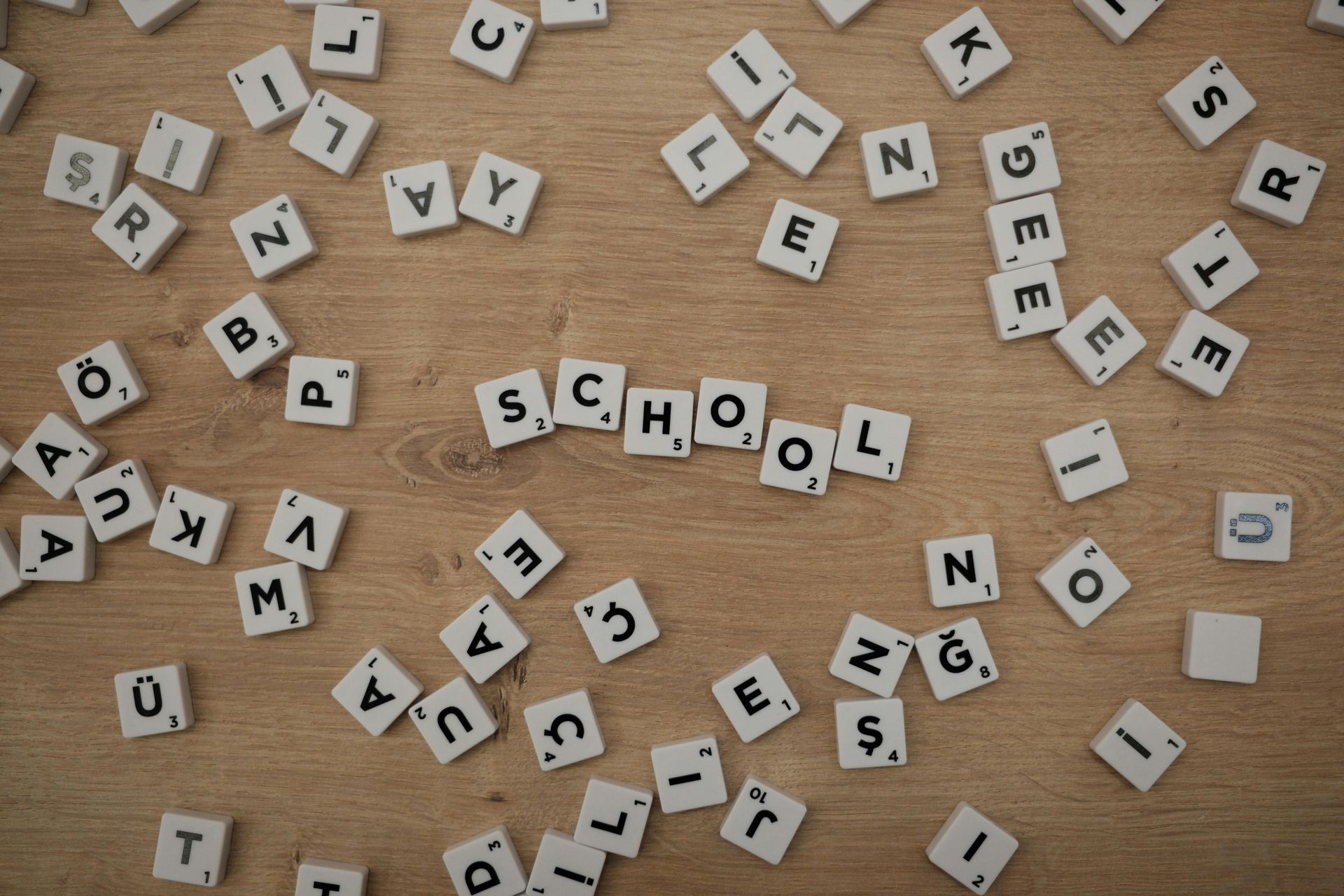 Fichas de Scrabble que forman la palabra 
