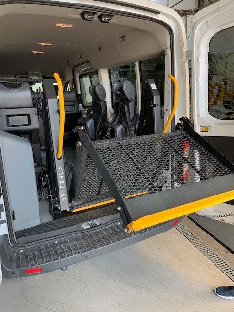 rampa di carico installata su furgoncino