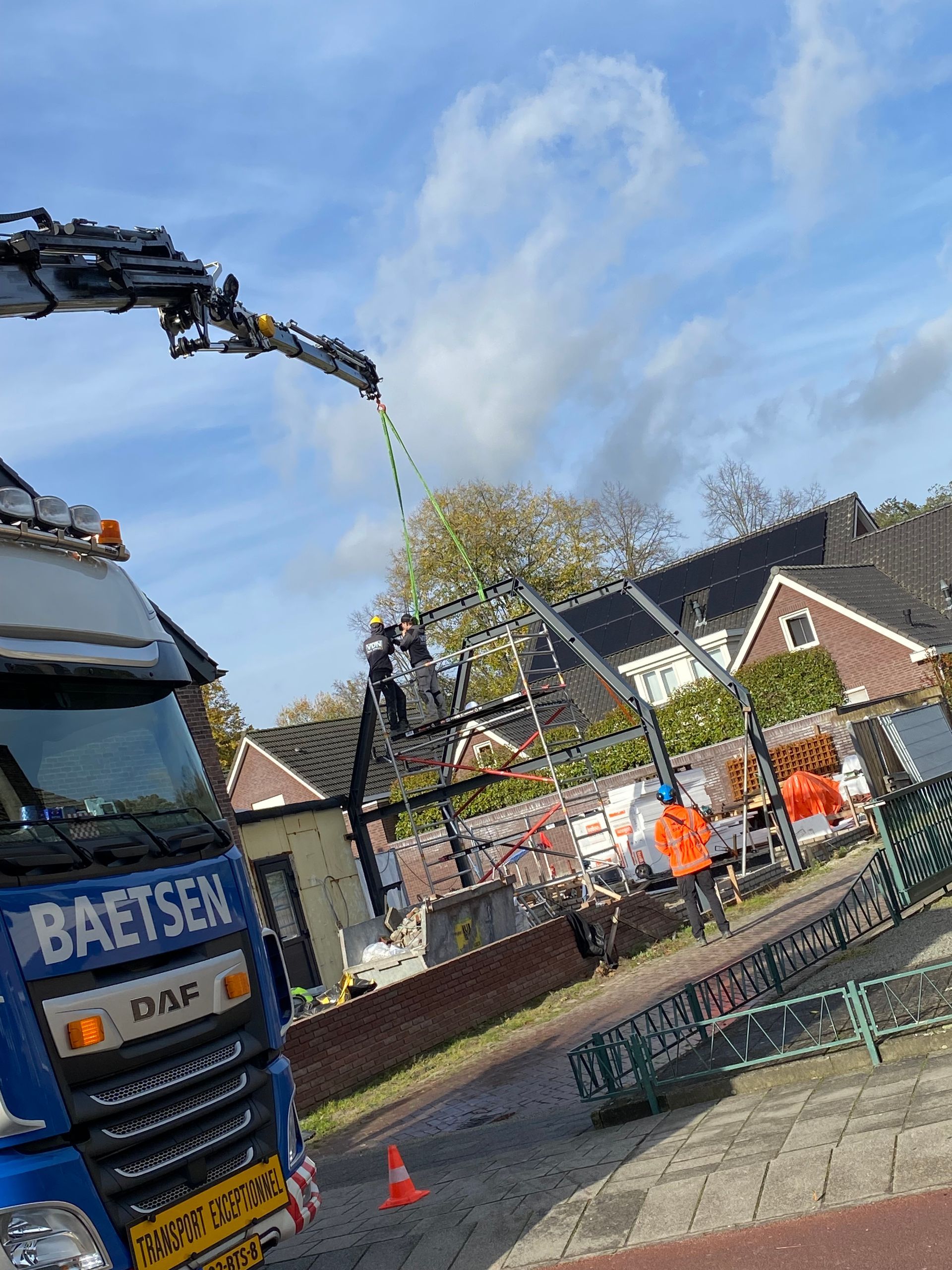 een daf vrachtwagen met het woord baeten op de voorkant