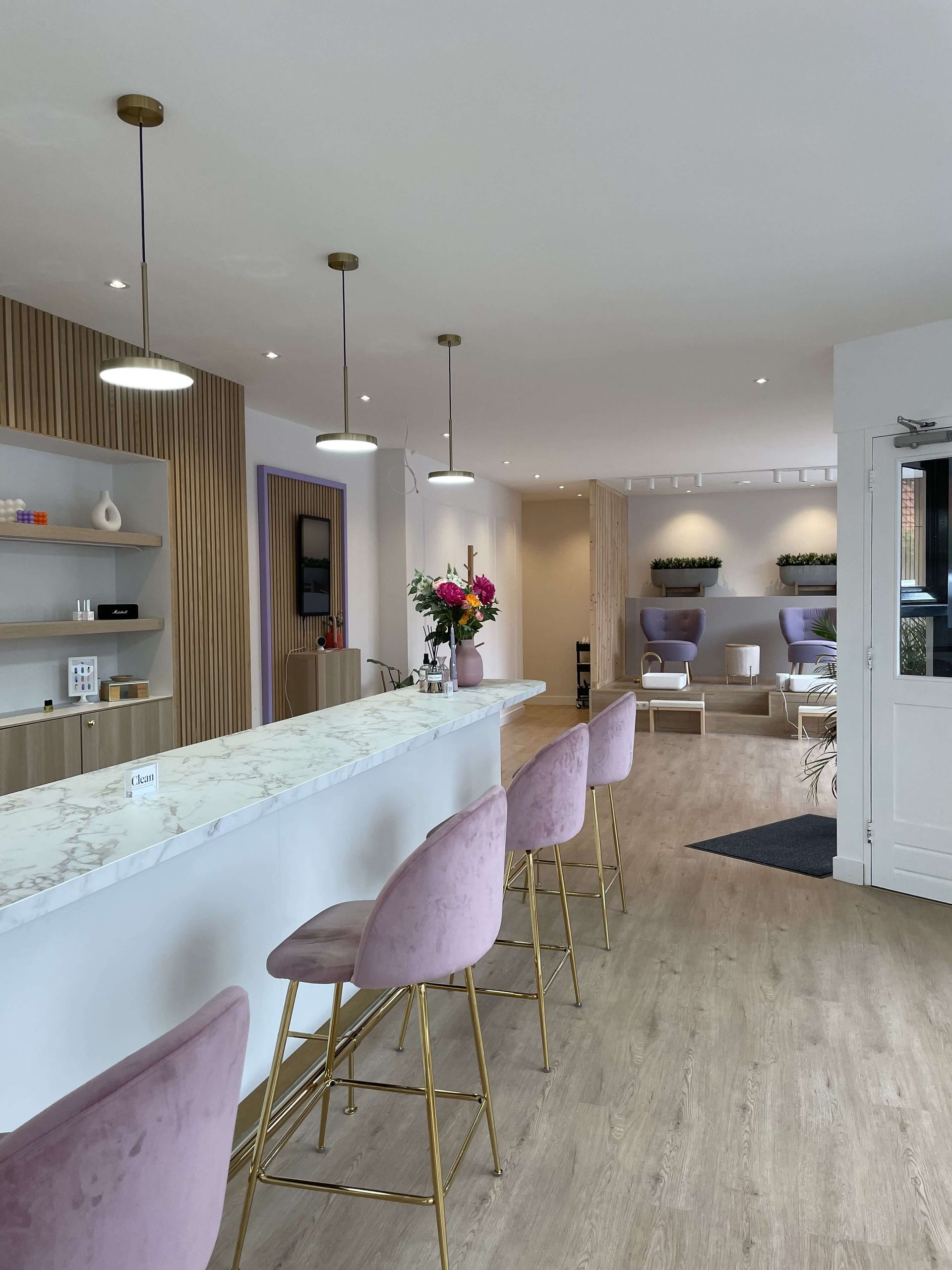 totale verbouwing van een nagelstudio met nailbar