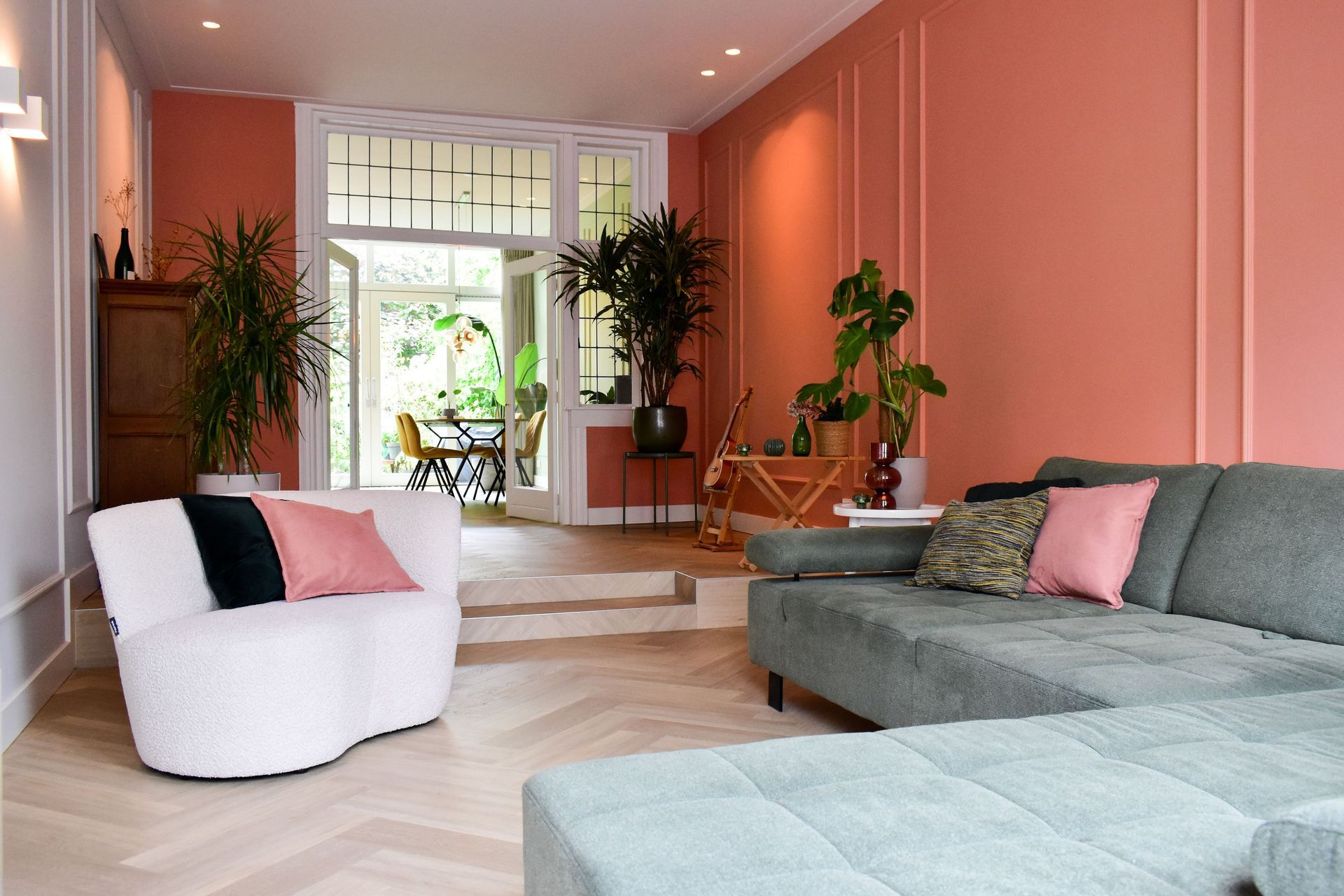 totale verbouwing, grachtenpand terracotta kleur op de muur