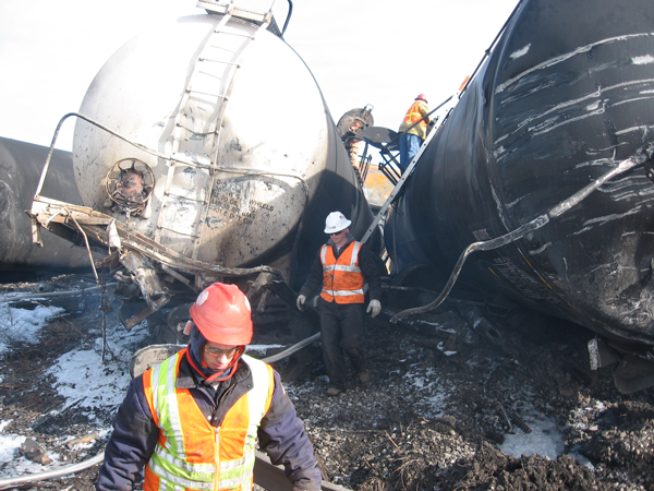 HRI crew performs emergency response on damaged tank car
