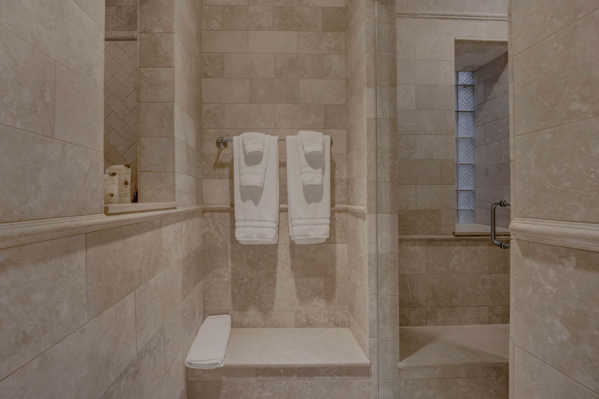 A bathroom with two sinks and a bathtub
