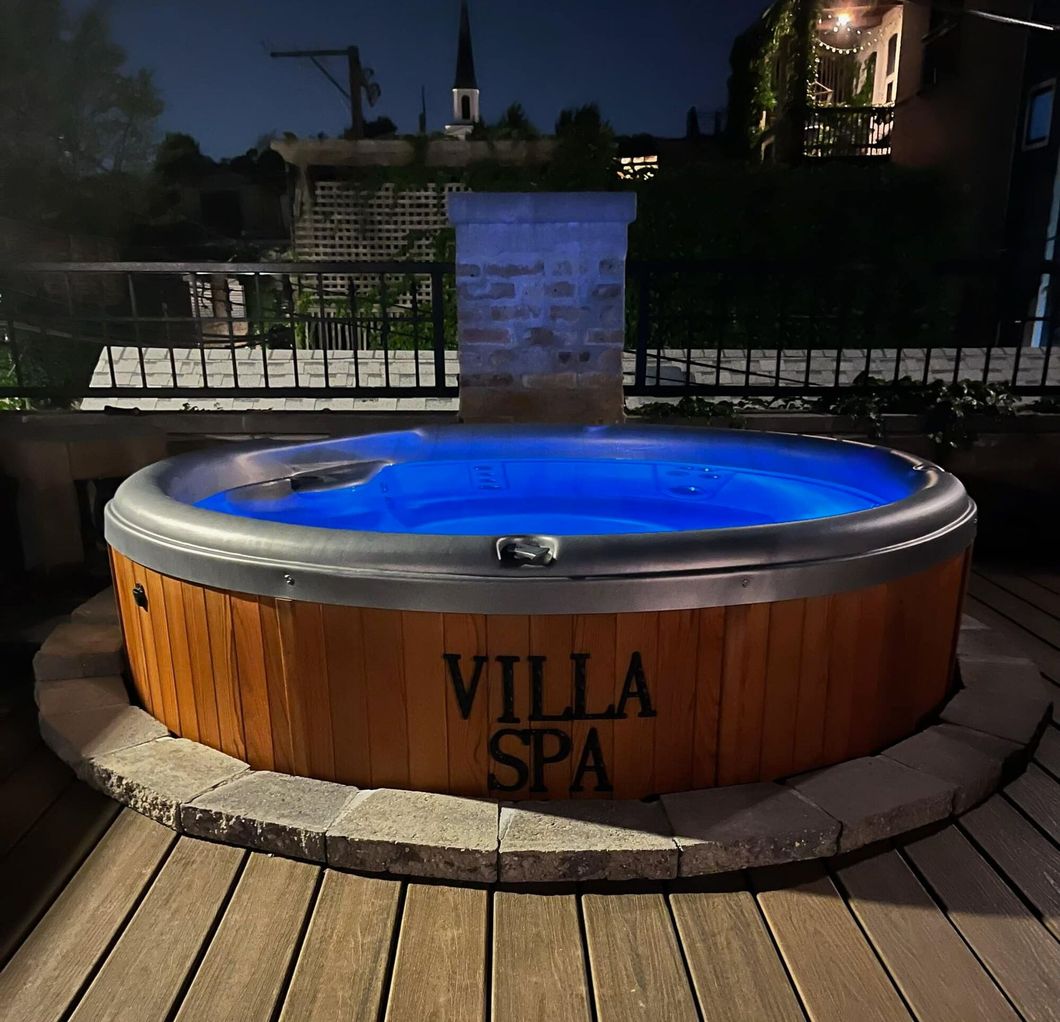 A wooden hot tub with the words villa spa written on it