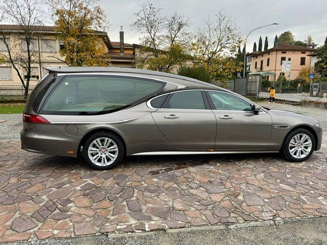 carro funebre jaguar
