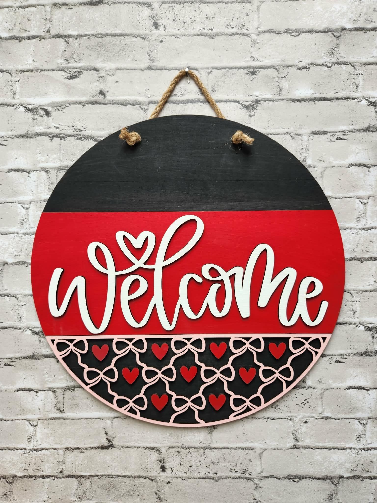 Round welcome with hearts door hanger, round welcome with hearts door sign, Valentine's day door hanger