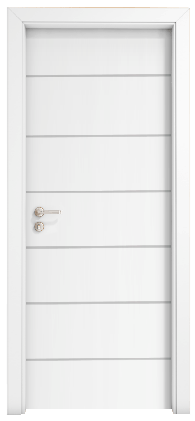 Uma porta branca com uma maçaneta de aço inoxidável em um fundo branco.