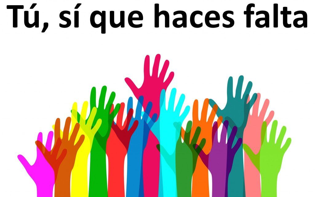Texto en español “Tú, sí que haces falta” sobre manos multicolores alzadas