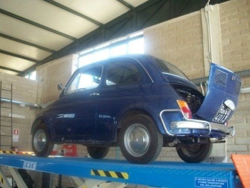 Auto d'epoca in officina