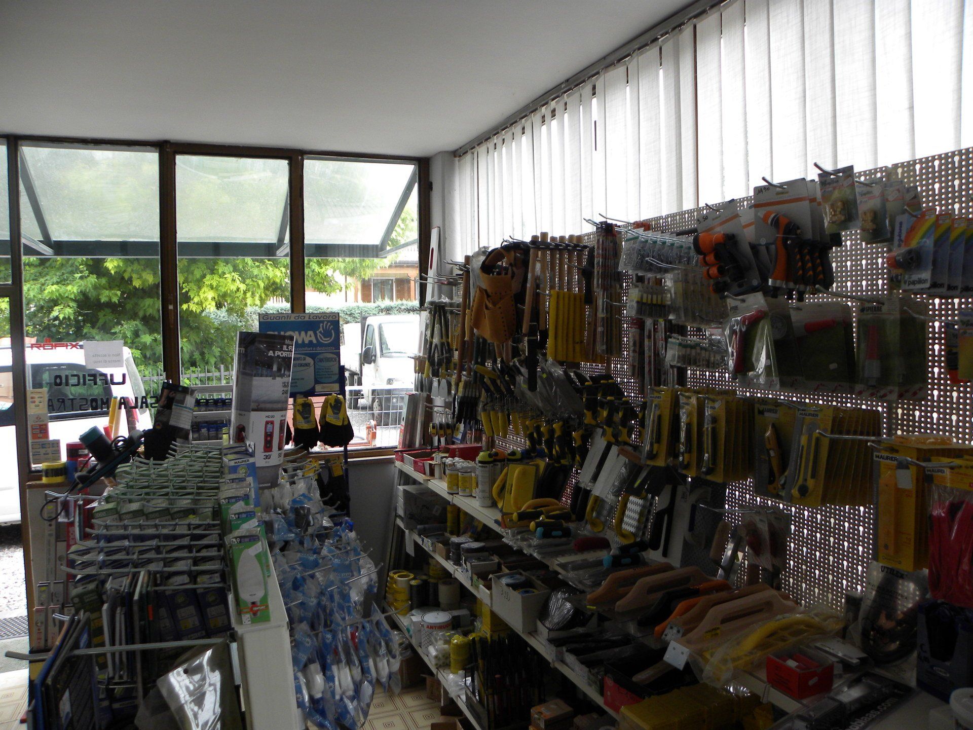 ferramenta per edilizia