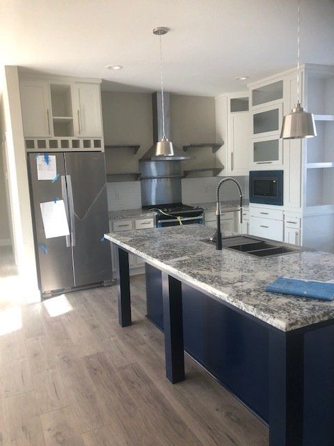 Kitchen Island with Stone Counter Tops and Seating