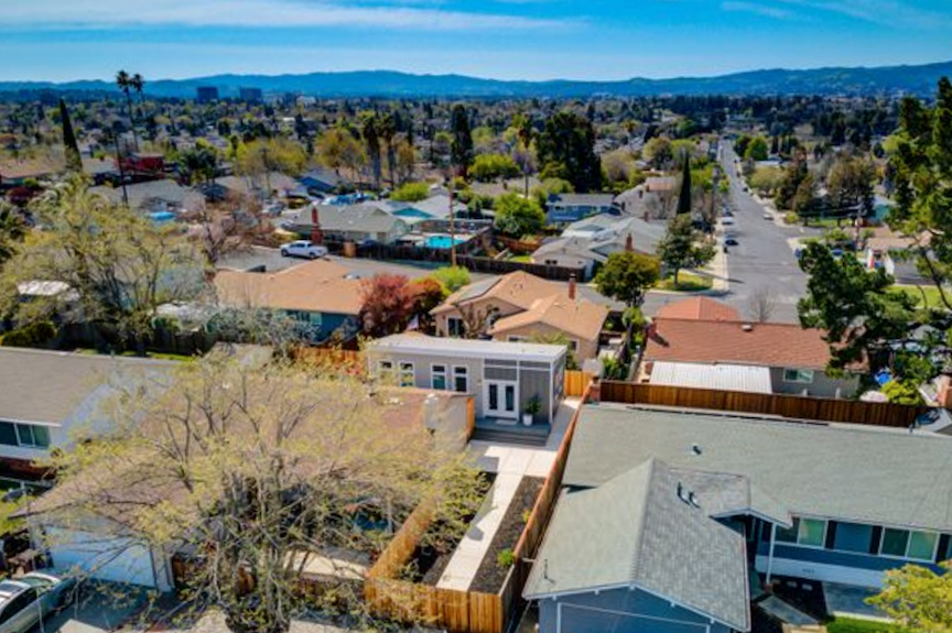 Prefab ADU home by Perpetual Homes ADU in Northern California backyard.