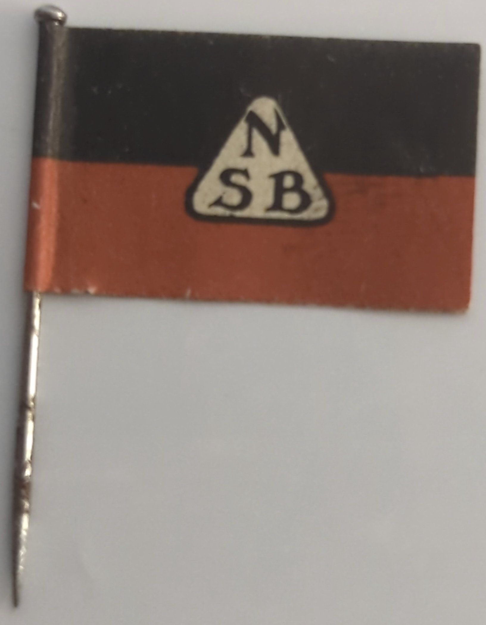 Cocktailprikker met NSB-vlaggetje