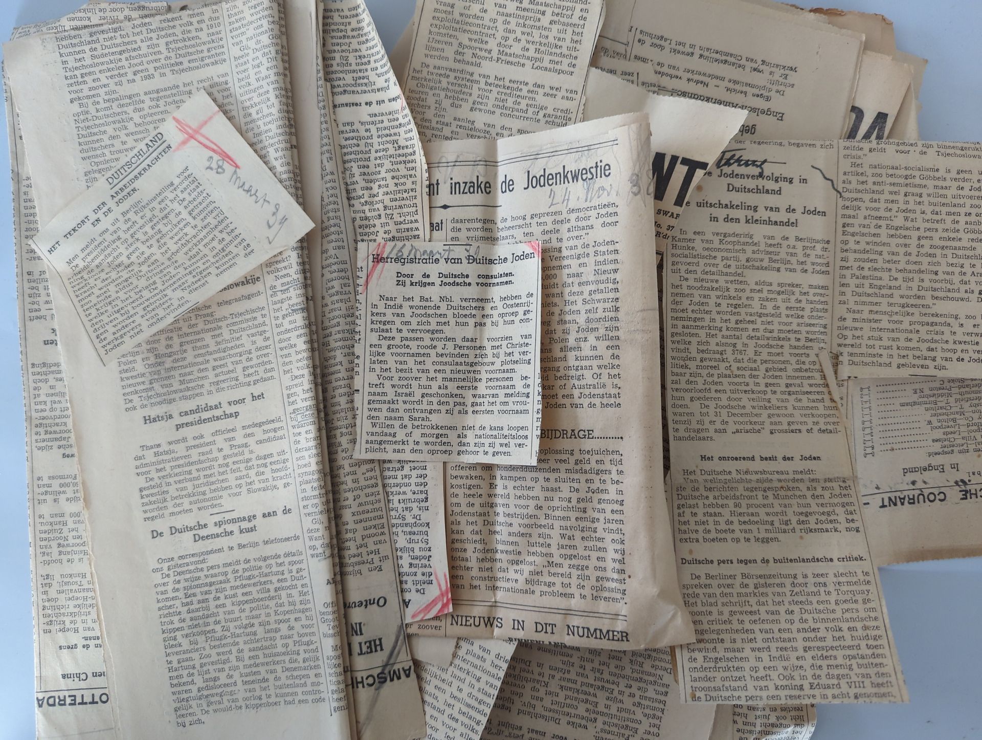 34 originele krantenknipsels over Jodenvervolging – 1938–1941