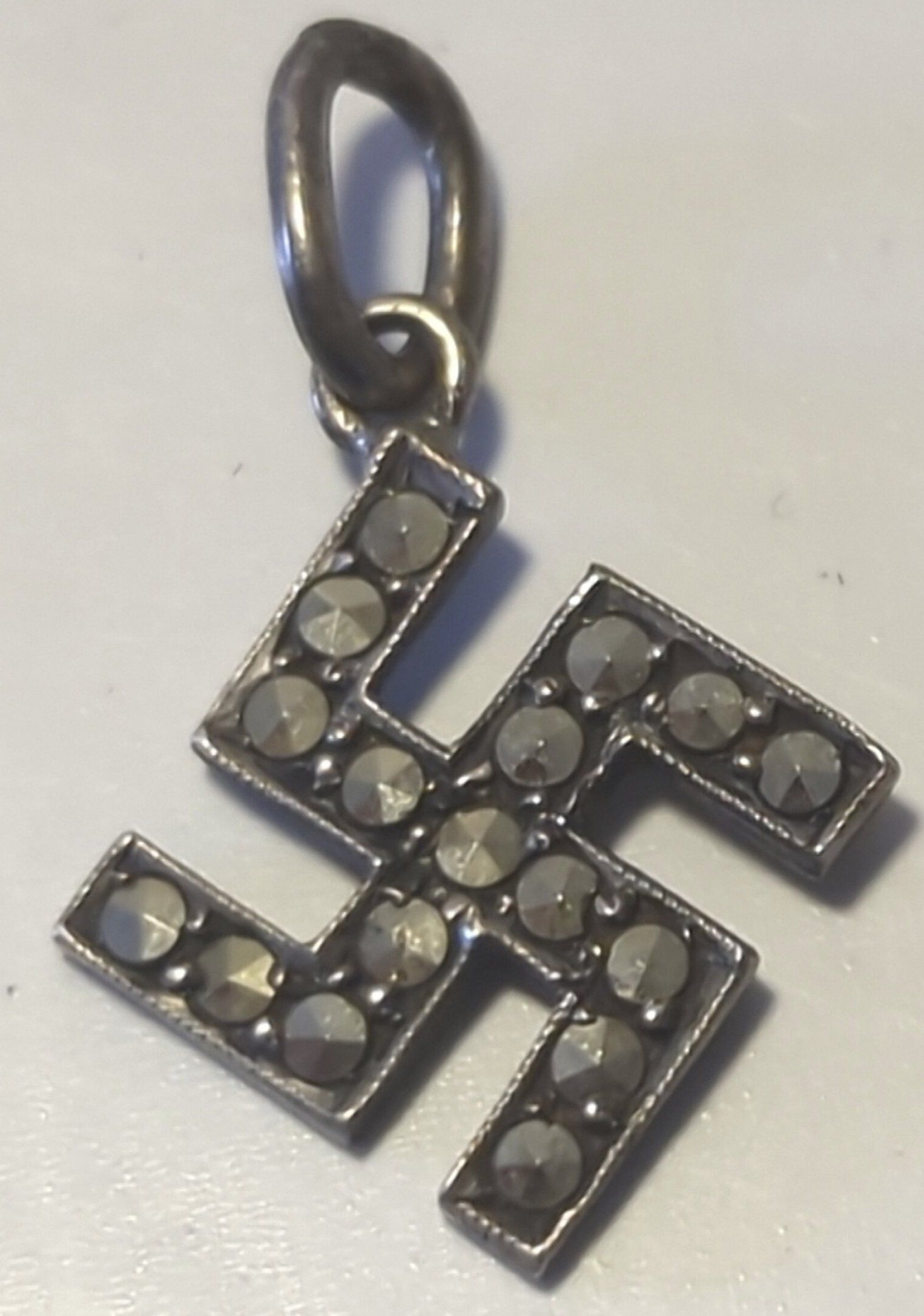 zilveren hanger (800 zilver) met 17 inlays – historische hakenkreuz-schmuck