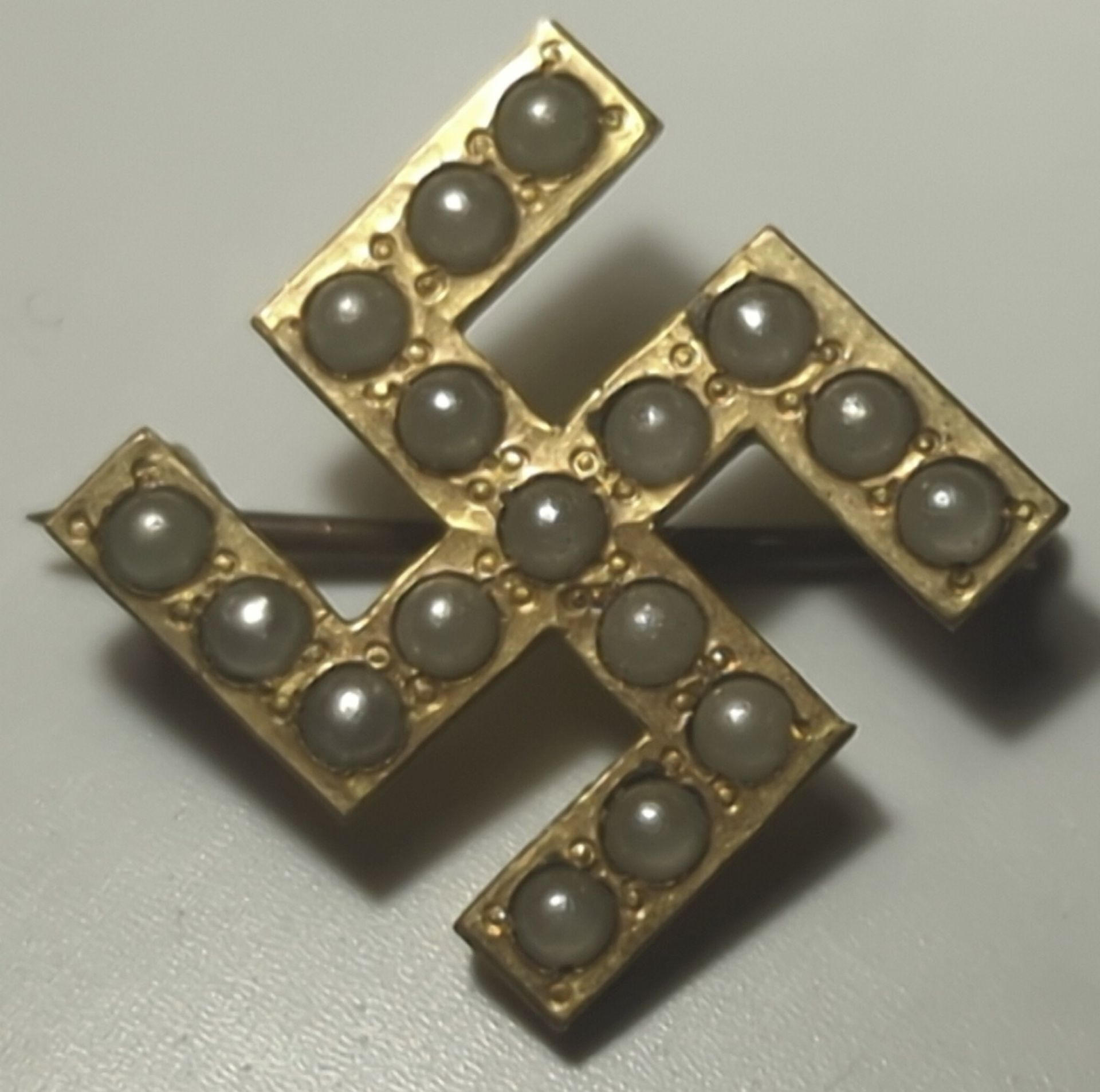 1890, Victoriaanse broche met parelinleg – PSCO Plainville Stock Co