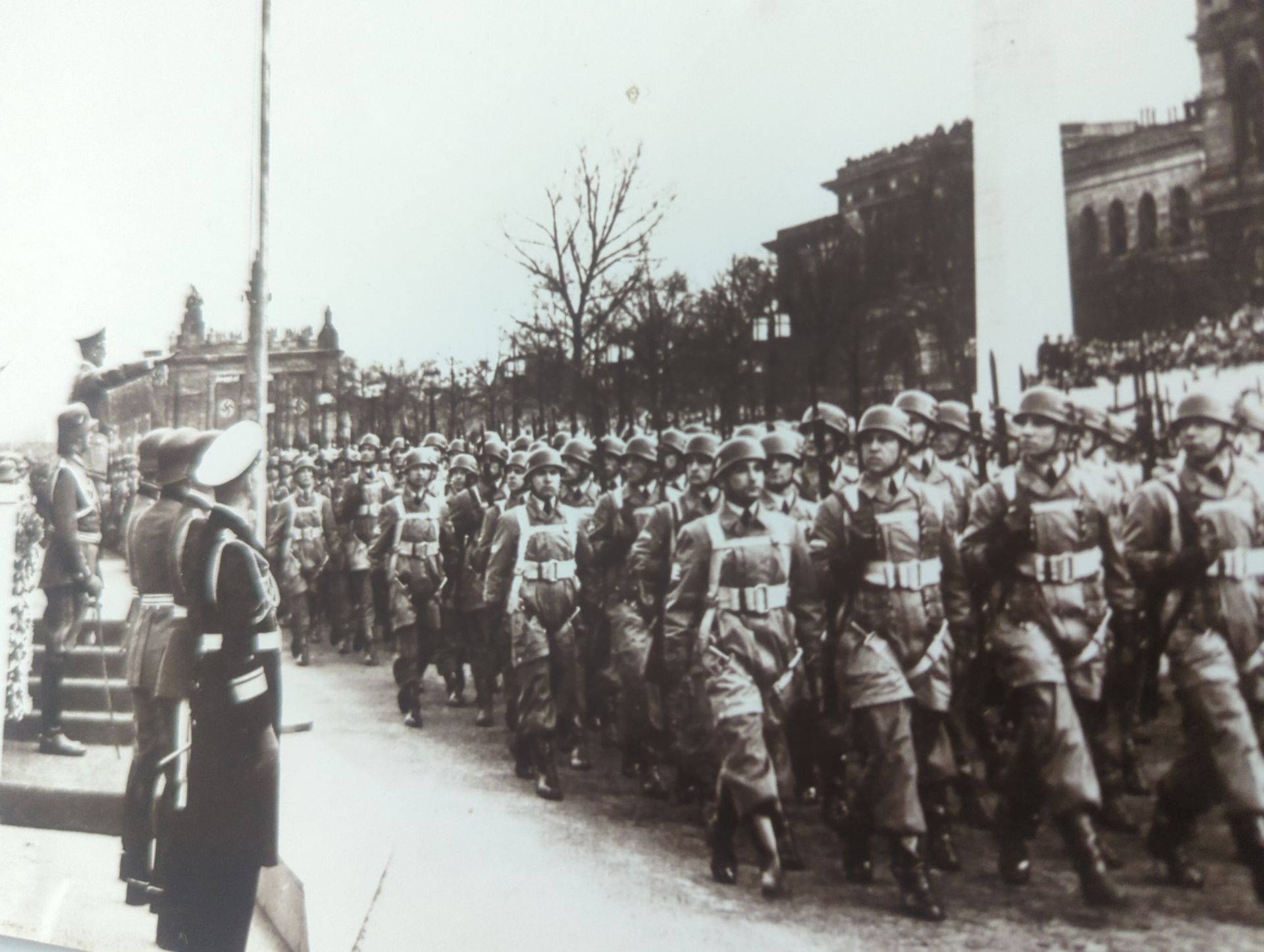Originele foto – militaire parade ter gelegenheid van de 50ste verjaardag (Berlijn 1939)
