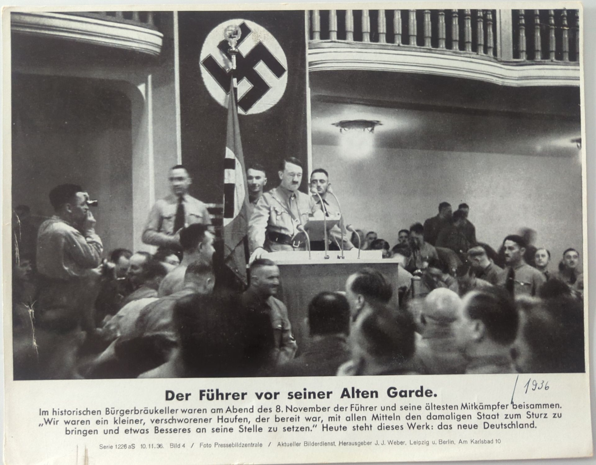 Originele gedrukte fotoafbeelding – “Der Führer vor seiner Alten Garde”, 1936