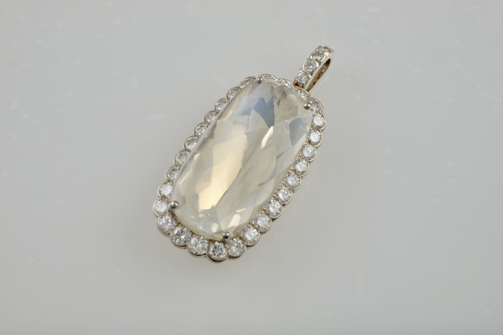 Mondstein-Brillanten