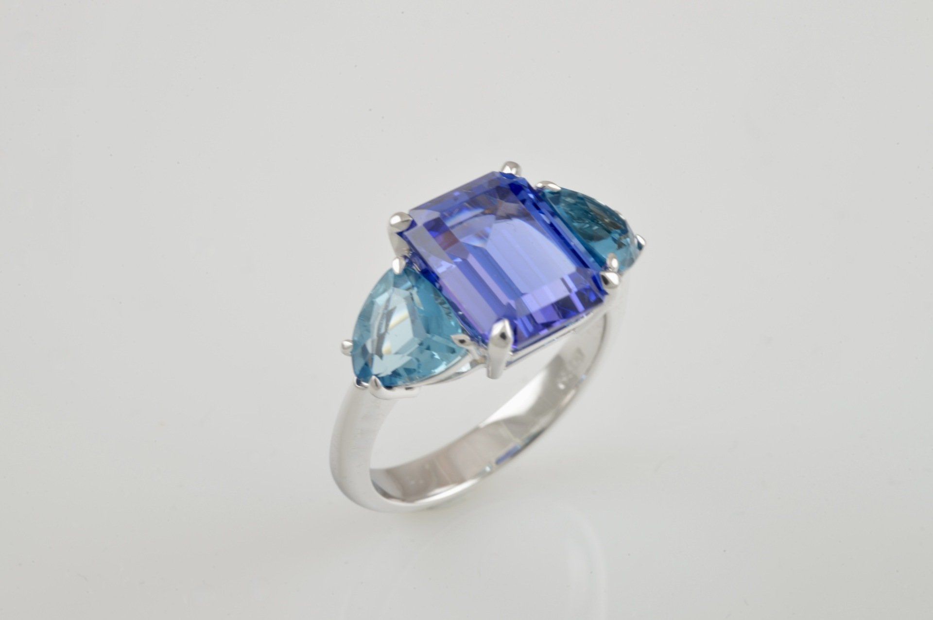 Tanzanit-Indigolith Ring