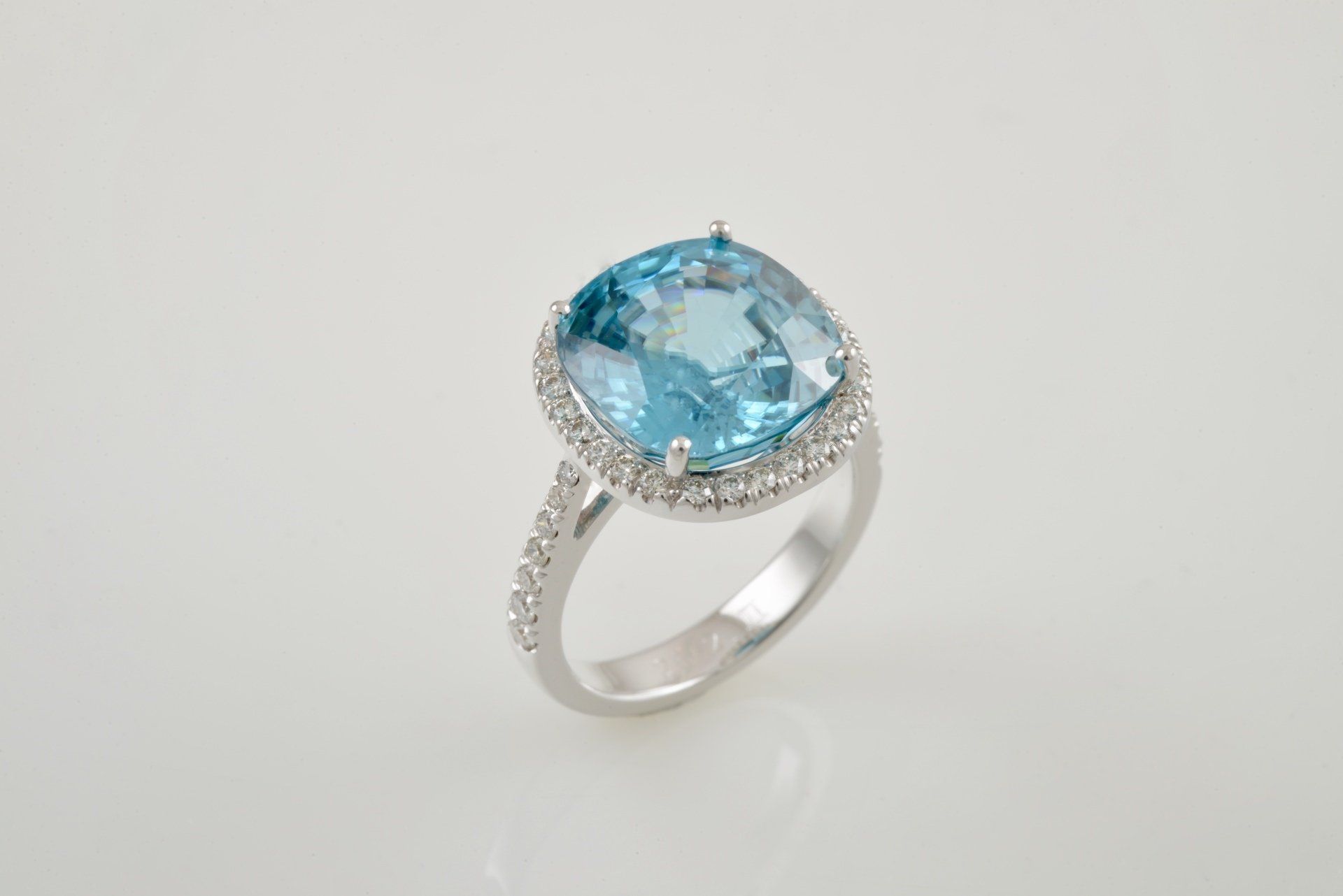 Aquamarin-Brillanten Ring